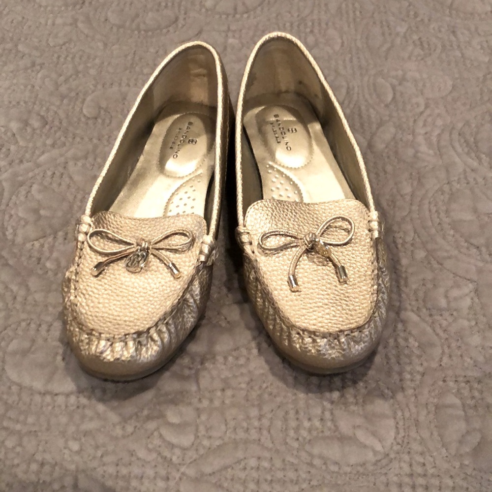 NWOB Gorgeous Gold Loafers!